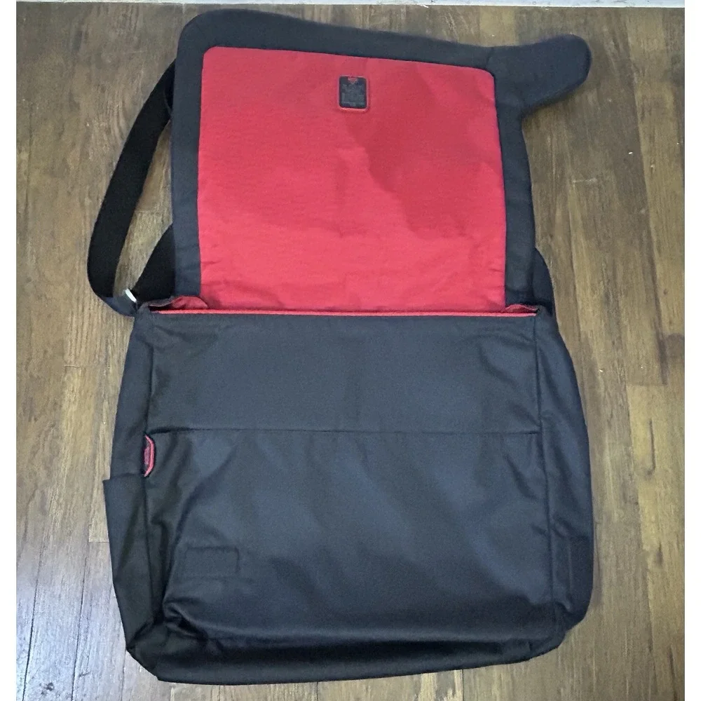 Tumi tech professional